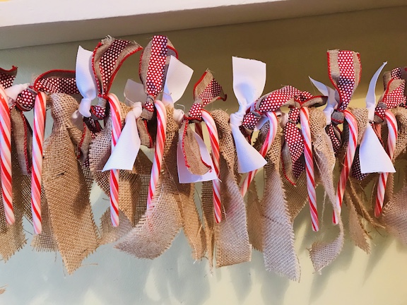 The kids will love counting down the days until Christmas with this candy cane and burlap countdown garland. The children will love eating a candy cane everyday waiting for Santa to come. Follow this easy DIY and create this fun craft. #CandyCane #Burlap #Garland #Christmas #ChristmasIdeas #ChristmasDecor #ChristmasGarland #Kids #ChristmasCountdown #Xmas 