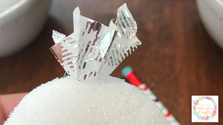 Tutorial to make a tissue paper Pom Pom Christmas ornament