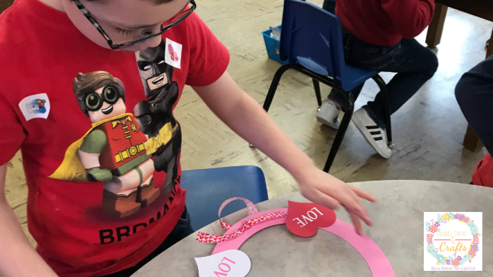 Conversation Heart Wreath for Classroom Valentines Ideas