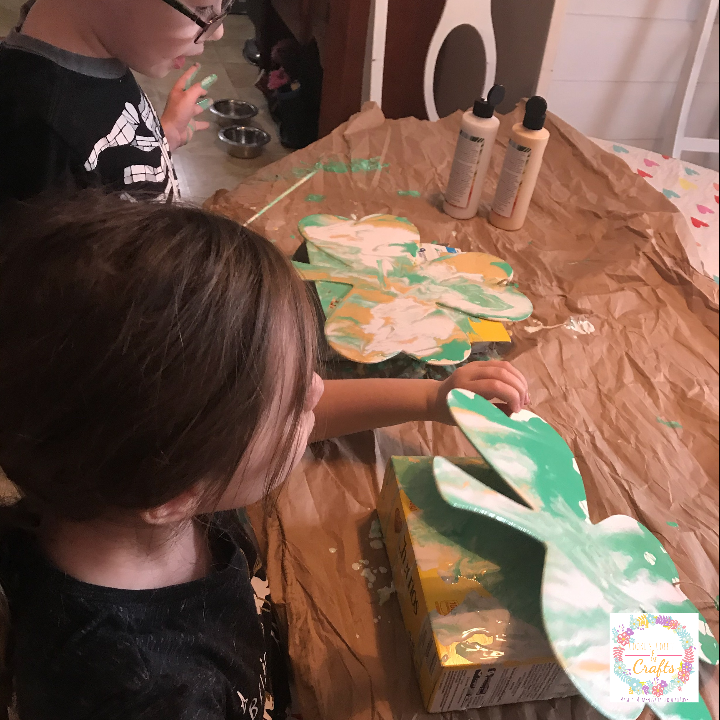 Easy Kids Paint Pouring 