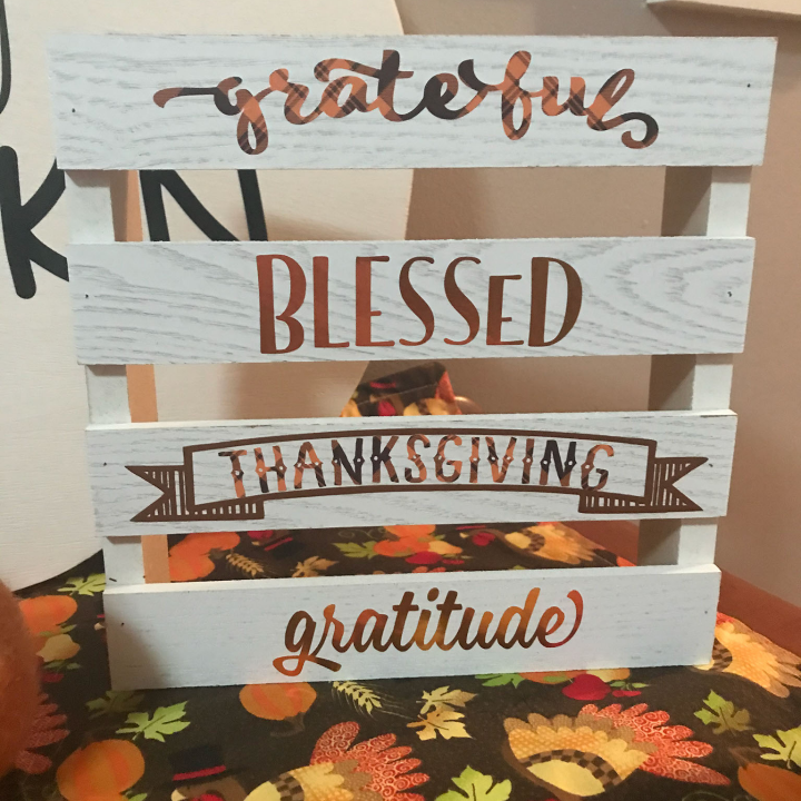 DIY Cricut Thanksgiving Sign