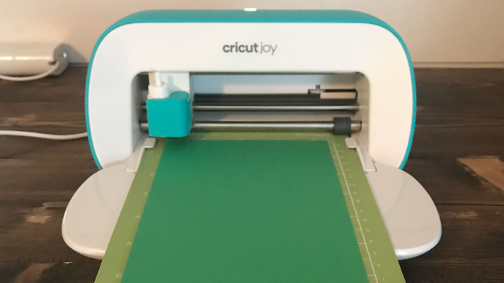 Using the Cricut Joy and the app to make easy paper projects