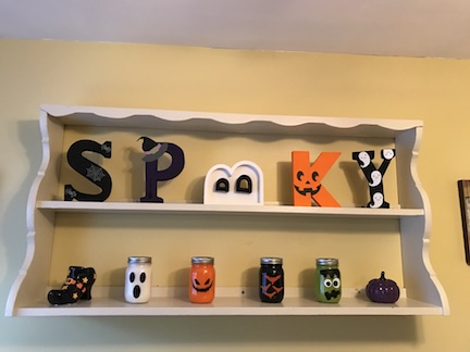 Simple and easy Halloween mason jars from the dollar store