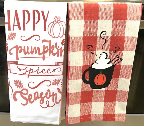 One of the best things about fall is pumpkin spice lattes! In honor of my favorite drink I created a pumpkin spice latte towel with my Cricut EasyPress using iron on. #PumpkinSpiceLatte #pumpkineverything #Pumpkindecoration #Cricut #CricutMade #CricutEasyPress #Fall #Towel #DIY #Ironon #HTV #Falldecoration