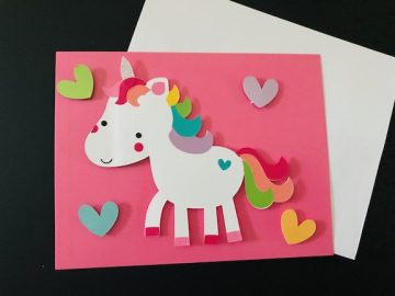 Make your litte ones Valentine's Day extra special with magical unicorn Valentines. These cards are a fun DIY that look awesome. These are perfect for the classroom party and handing out to friends. #Unicorn #CricutMade #ValentinesDay #ValentinesDayParty #ValentinesDayCrafts
