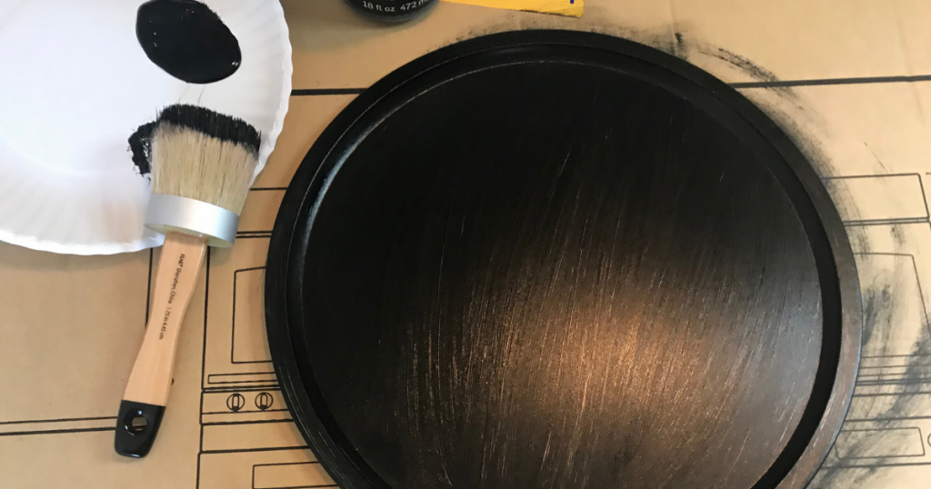 Paint the pizza pan with the black chalk paint and chalk brush